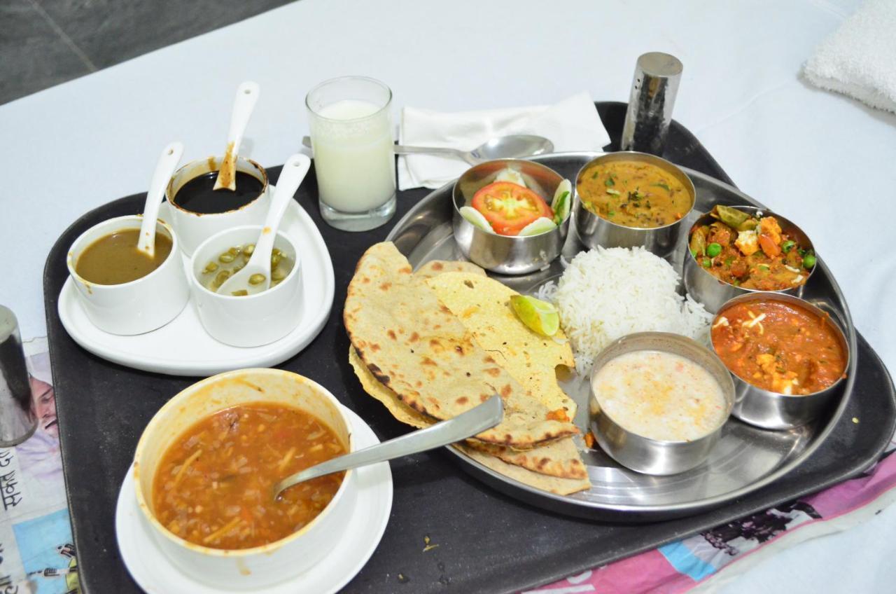 Hotel Picasso Varanasi Prime Location Экстерьер фото